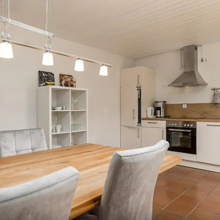 Riesling For 2 - 4 People - Billiards - Balcony With Mosel View - Parking - Wine Barrel Bar - Fully Equipped Kitchen - Netflix - Waiputv - 3 Km From Cochem Klotten